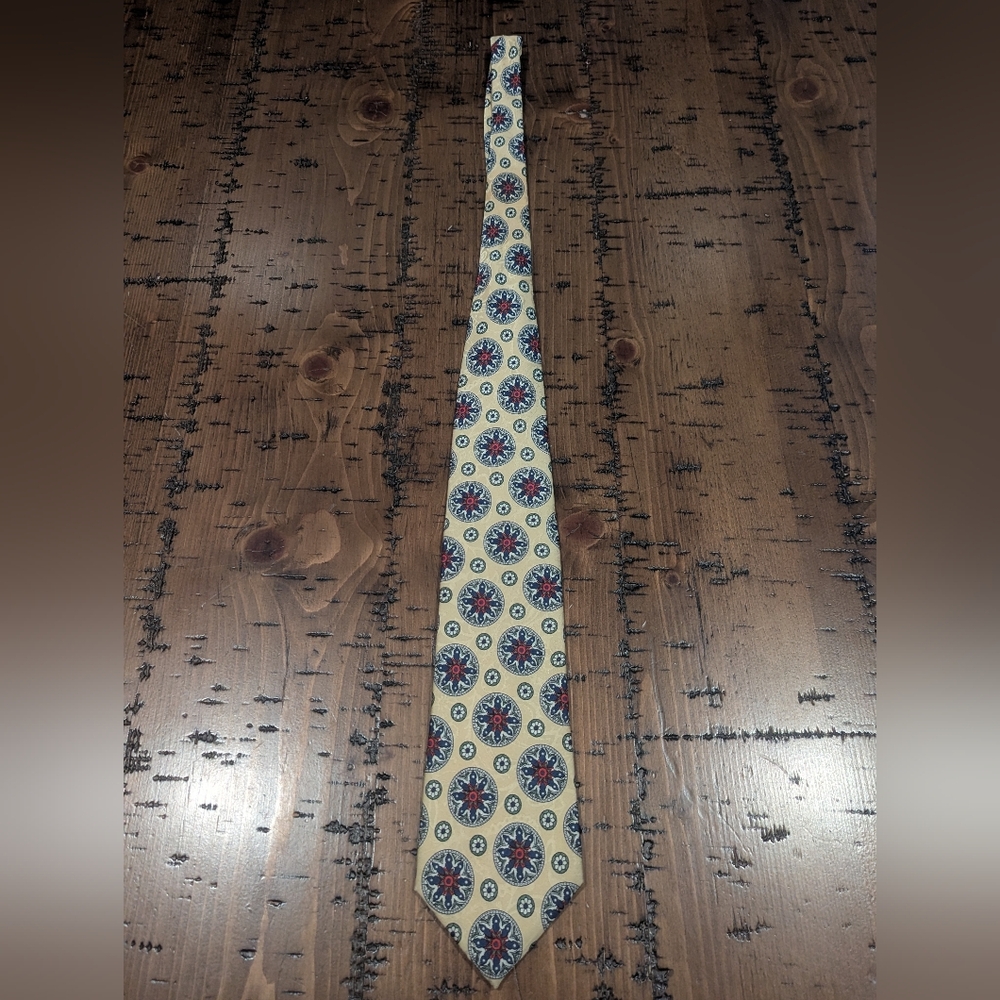 VTG- Burberry Medallion Tie - Picture 5 of 12